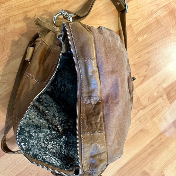 Jesslyn Blake Leather Weekend Bag - Picture 6 of 12